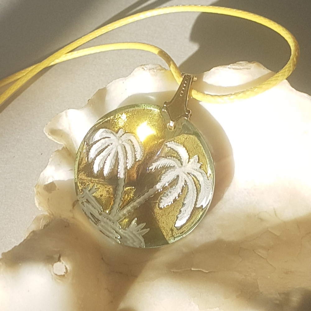 🌴 Palm Tree Necklace